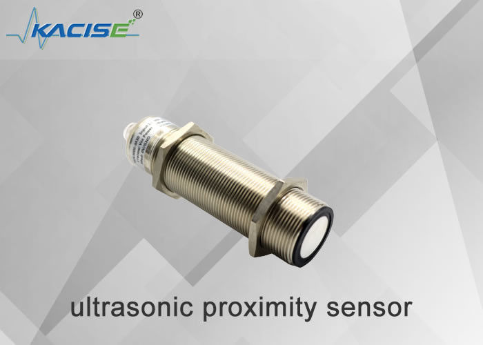Cảm biến khoảng cách siêu âm loại M30 có mức bảo vệ IP65 và độ chính xác cao 1% để đo mức chính xác