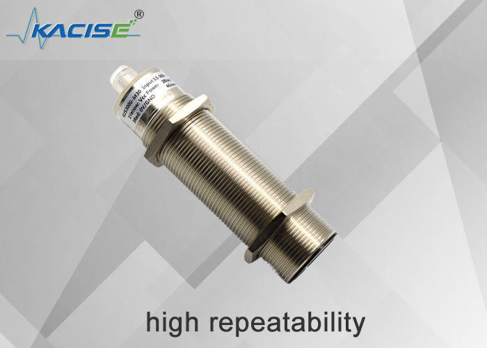 Cảm biến khoảng cách siêu âm loại M30 có mức bảo vệ IP65 và độ chính xác cao 1% để đo mức chính xác