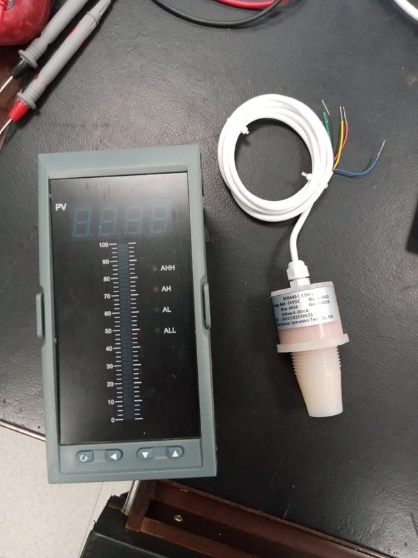 RS485 Output 5m Detection Range PVDF Máy đo mực nước siêu âm cho các nhà máy chế biến thực phẩm