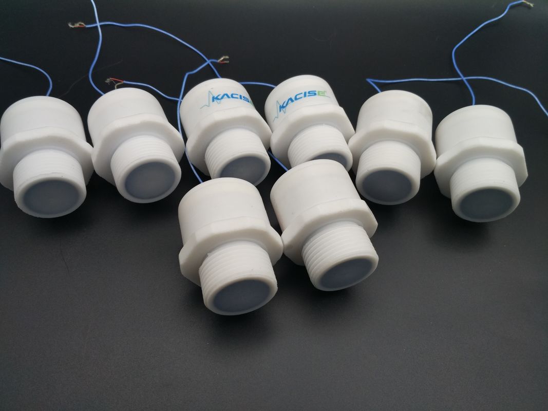 2.5m Range Cảm biến siêu âm kích thước nhỏ với nhiều đầu ra và lồng PVDF chống ăn mòn