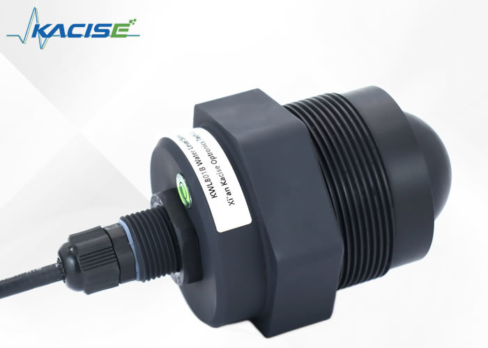 Cảm biến mức nước radar với một phạm vi điện áp cung cấp điện từ 9 - 24V và một phạm vi đo 10 mét được sử dụng để giám sát mức nước của hồ chứa