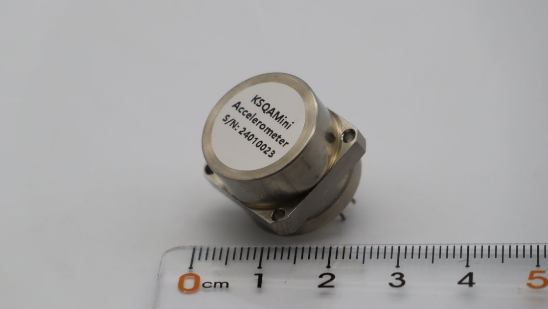 Cảm biến gia tốc kế chống sốc với dung sai 1000g và phạm vi nhiệt độ rộng -45°C~+125°C cho hệ số tỷ lệ 2,3~3,5mA/g có độ chính xác cao