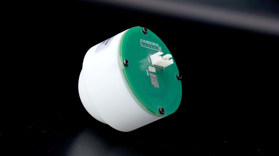 Cảm biến đo mức radar tần số 80GHz với dòng điện 12V 30MA và giao tiếp RS485 để theo dõi mực xe tăng