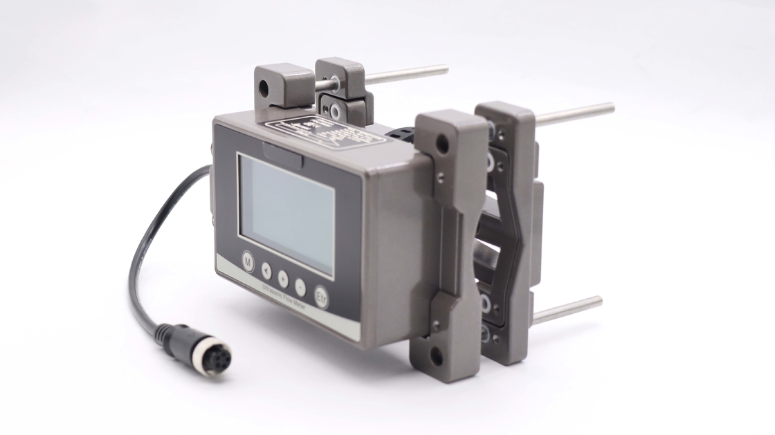 Điện và I / O kết nối M12 Plug hàng không Máy đo lưu lượng siêu âm với màn hình lớn