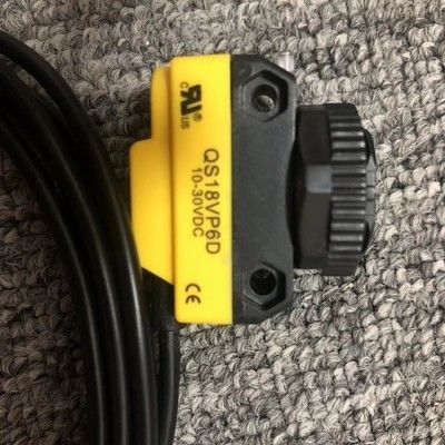 Banner QS18VP6D Diffuse Photoelectric Sensor với phạm vi cảm biến 450 mm IP67 NEMA 6 Rated and Complementary PNP Output