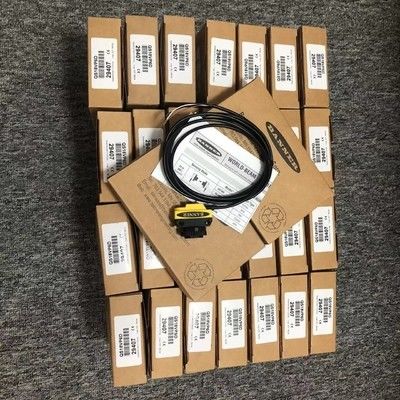 Banner QS18VP6D Diffuse Photoelectric Sensor với phạm vi cảm biến 450 mm IP67 NEMA 6 Rated and Complementary PNP Output