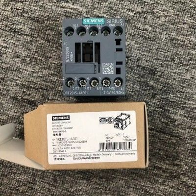 Bộ tiếp điểm nguồn 3 cực Siemens 3RT2015-1AF01 với dòng điện định mức 7 A và điện áp cuộn dây xoay chiều 110 V