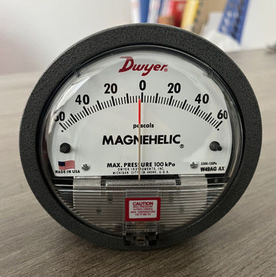 Đồng hồ đo áp suất vi sai Magnehelic Dwyer Series 2000 với độ chính xác ±2% FS và chuyển động từ không ma sát cho các ứng dụng 20-140°F