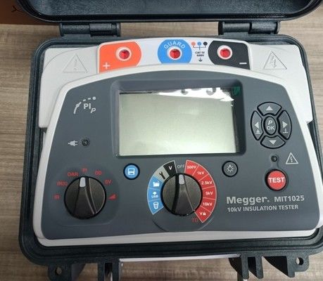 Megger MIT1025-UK Máy kiểm tra cách điện với đầu ra, kháng cự 20 Teraohms, điện áp thử nghiệm đa phạm vi 10kV