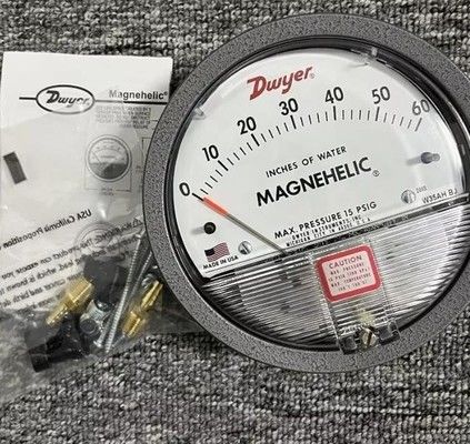 Máy đo áp suất chênh lệch Magnehelic Series 2000 với hoạt động cơ khí IP67 chống thời tiết và độ chính xác FS ± 1%