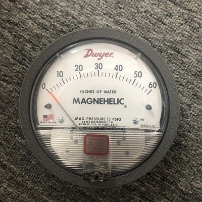 Máy đo áp suất chênh lệch Magnehelic Series 2000 với hoạt động cơ khí IP67 chống thời tiết và độ chính xác FS ± 1%