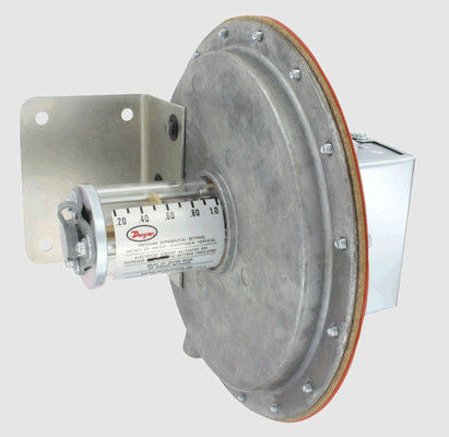 Chuyển đổi áp suất Dwyer với chỉ số thiết lập điểm hiện tại có thể nhìn thấy tải 15 Amps và thiết kế kính chắn lớn để điều khiển HVAC