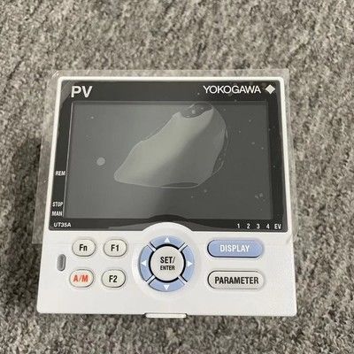 Bộ điều khiển nhiệt độ kỹ thuật số UT35A với màn hình LCD màu 14 đoạn, điều khiển trình tự bậc thang và giao tiếp Ethernet